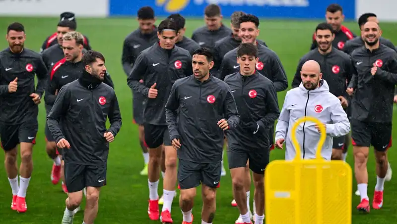 Milli Takımda İki Futbolcu, Ağrılar Nedeniyle Kamptan Çekildi