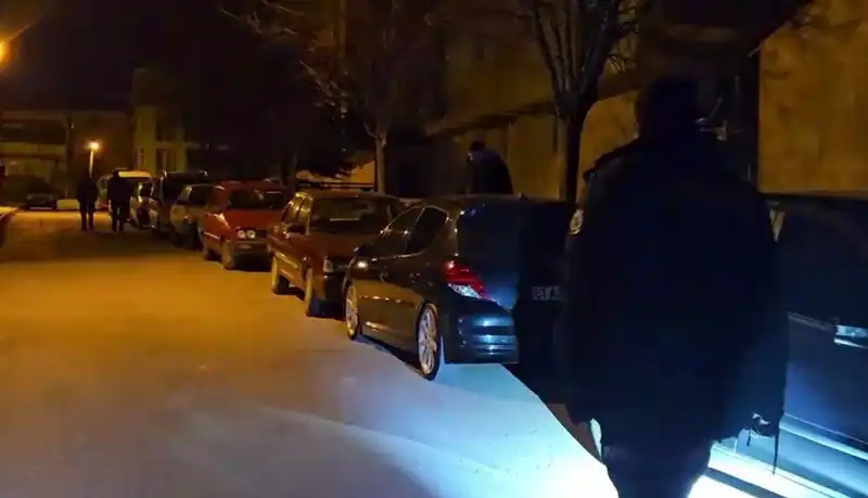 Park Halindeki Araçları Çizen Şahıslar, İzlerini Silip Kaçtı!