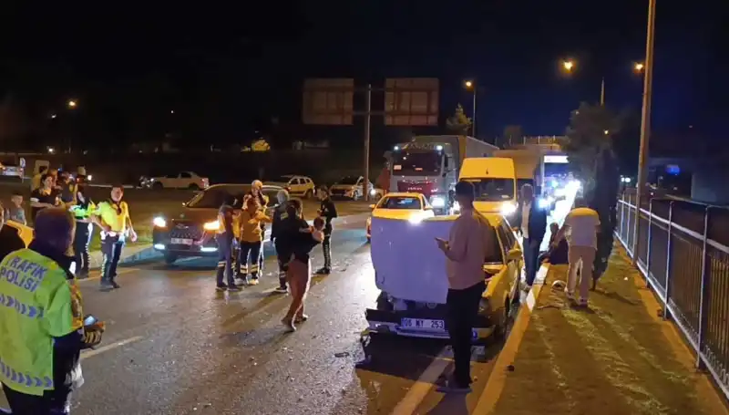 Otoyolda Geri Dönüş Kazası: İki Çocuk ve İki Yetişkin Yaralı!