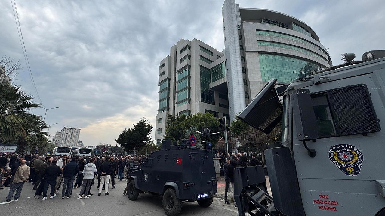 Akdeniz Belediye Başkanı Sarıyıldız'ın Görevinden Alındı