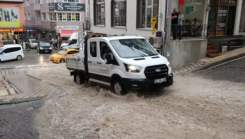 Aniden Gelen Sağanak: Şehirde Su Baskınları Ve Hayat Durma Noktasında!