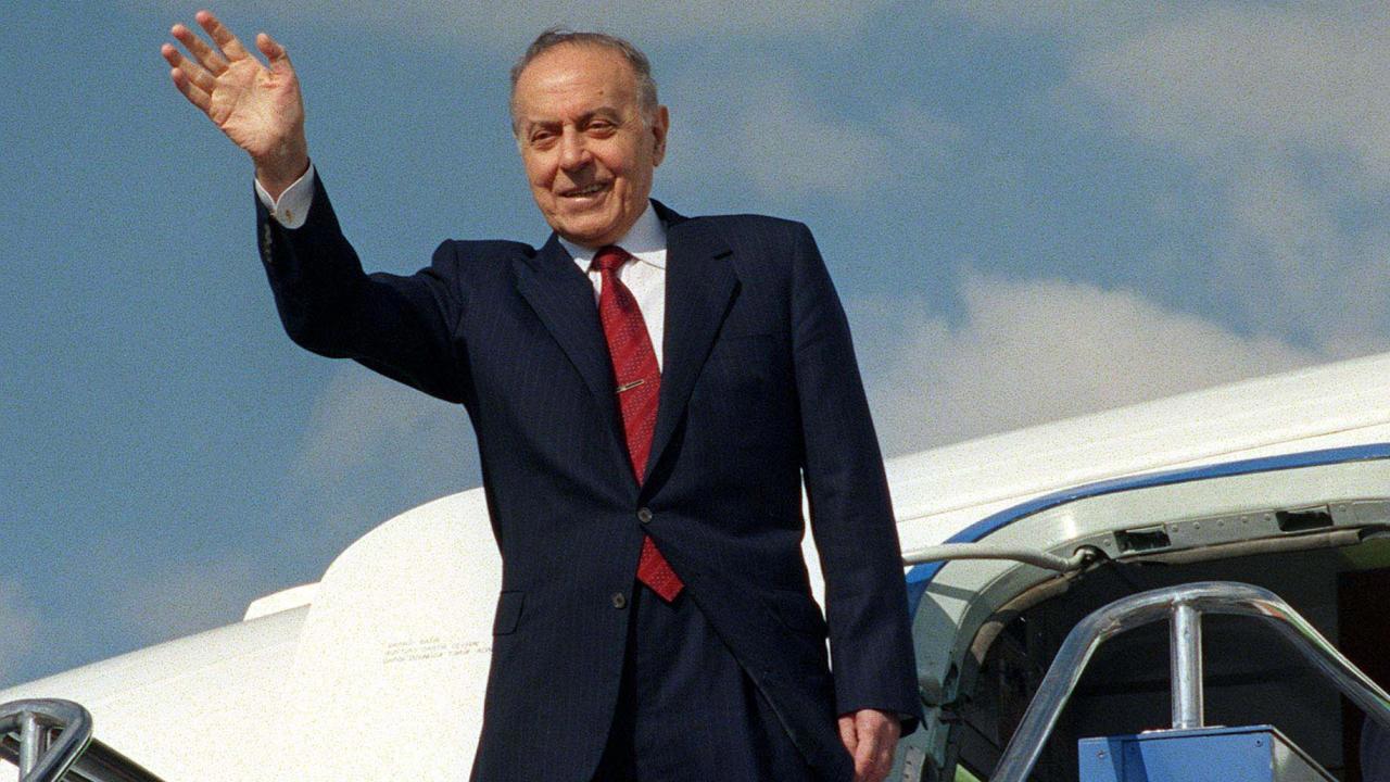 Azerbaycan Milli Lideri Haydar Aliyev'in Büstü Açıldı