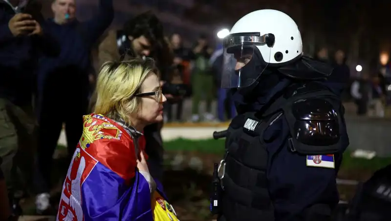 Sırbistan’da Polis Şiddeti: Yasaklı Sonik Silah Kullanımı Tartışma Yarattı