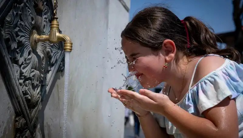 Türkiye'de 16 Şehirde Sıcaklık 40 Dereceyi Geçti! Yazın Rekoru Kırıldı