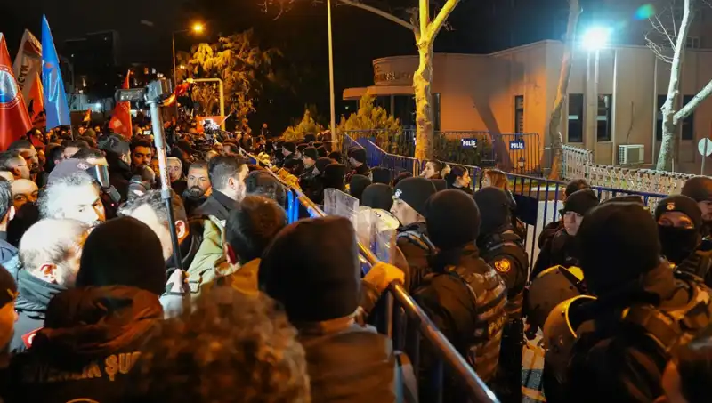 Ekrem İmamoğlu Protestolarında Gelişmeler: 16 Polis Yaralandı, 53 Gözaltı