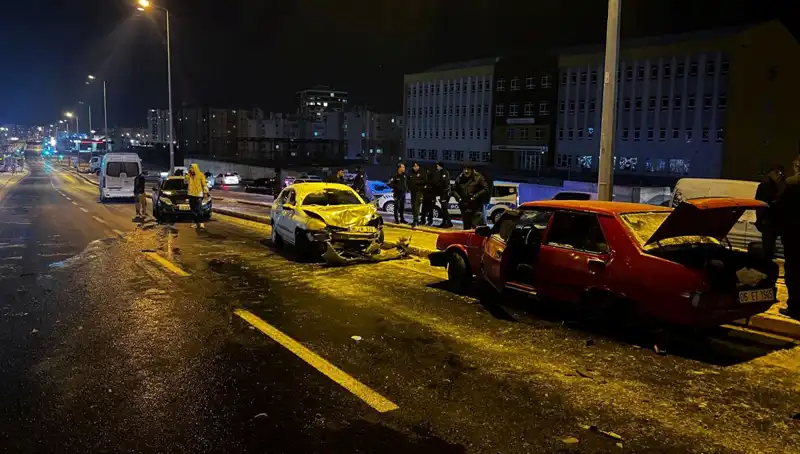 Kayseri'de Korkutan Kaza: 11 Araç Birbirine Girdi