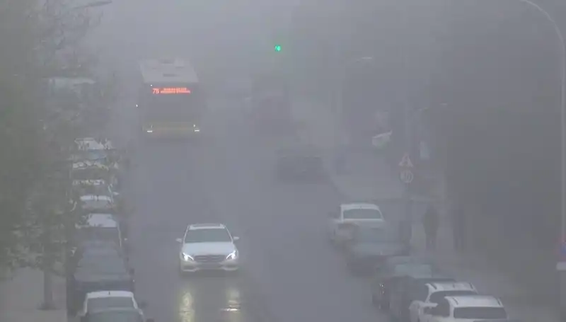 İstanbul'da Sis Etkisi: Görüş Mesafesi Düşüyor, Ulaşım Etkileniyor