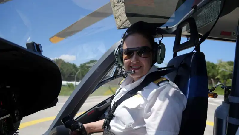 Türkiye’nin İlk Kadın Ambulans Helikopter Pilotu, Cesaretiyle Yer Çekimine Meydan Okuyor!