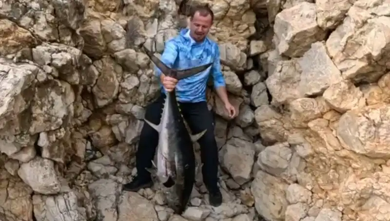 Saros'ta Dev Balık Avı: 30 Kiloluk Olta Avcıları İçin Mücadele