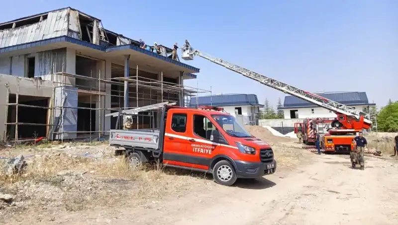 Ankara Gölbaşı'nda Villaları Alev Alev Saran Yangın Paniği